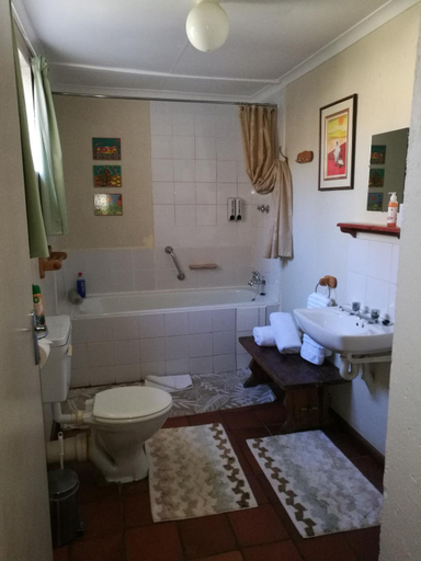 Bathroom 2, Walkerbouts Inn, Joe Gqabi