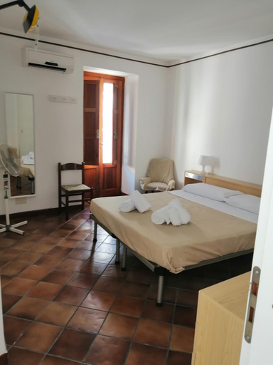 Others 5, Una Stanza a Cefalu, Palermo