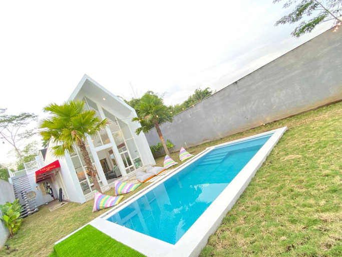 Swimming Pool 2
