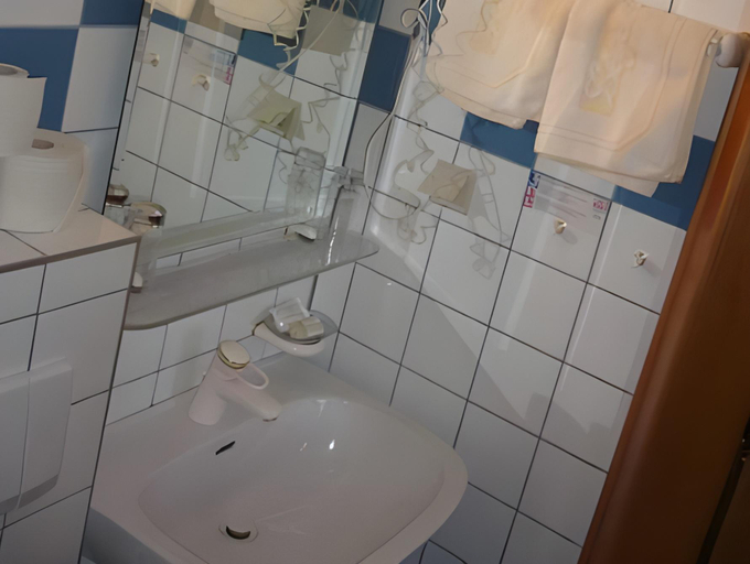 Bathroom 2, Hotel Restaurant - Hauserl im Wald Graz, Graz
