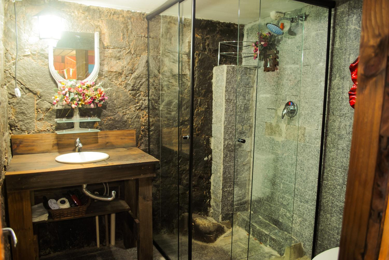 Bathroom 4, Sunset Strip Eco Apartments, Florianopolis