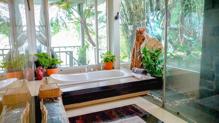 Bathroom 4