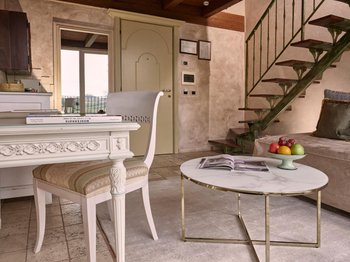 Dining Room 17