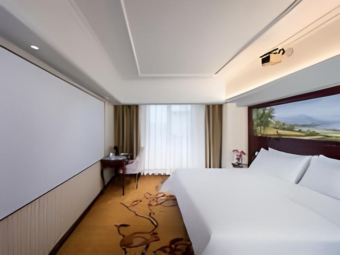 Vienna Hotel Shenzhen Pinghu Shuangyong Street Metro Station, Shenzhen