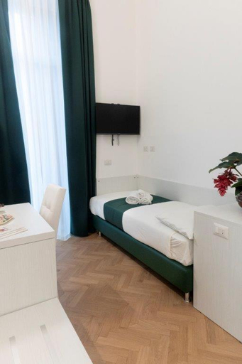 Others 2, B&B Emma, Milano