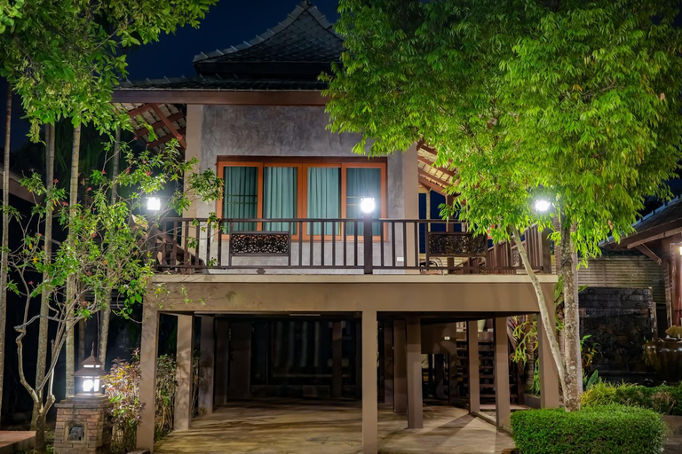 Exterior 3