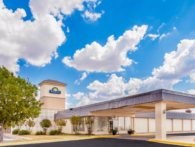 Exterior & Views 1, Days Inn by Wyndham Hillsboro TX, Hill
