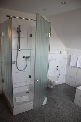 Bathroom 5, Buskes Hotel Steinforde, Celle