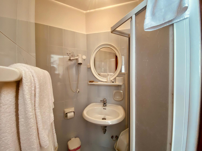 Bathroom 2, Locanda Del Boscaiolo, Bergamo