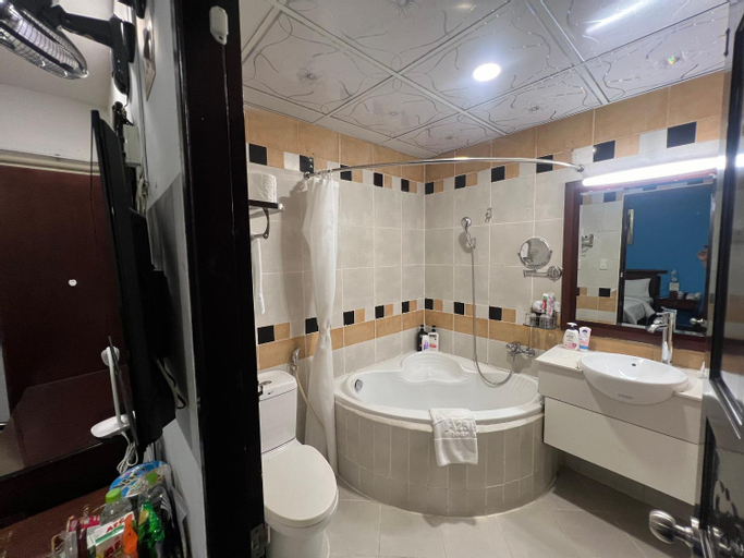 Bathroom 14