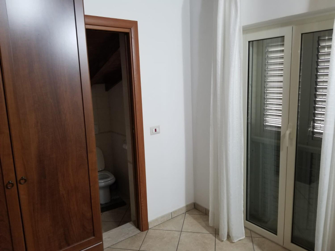 Others 4, le tre torri, Latina