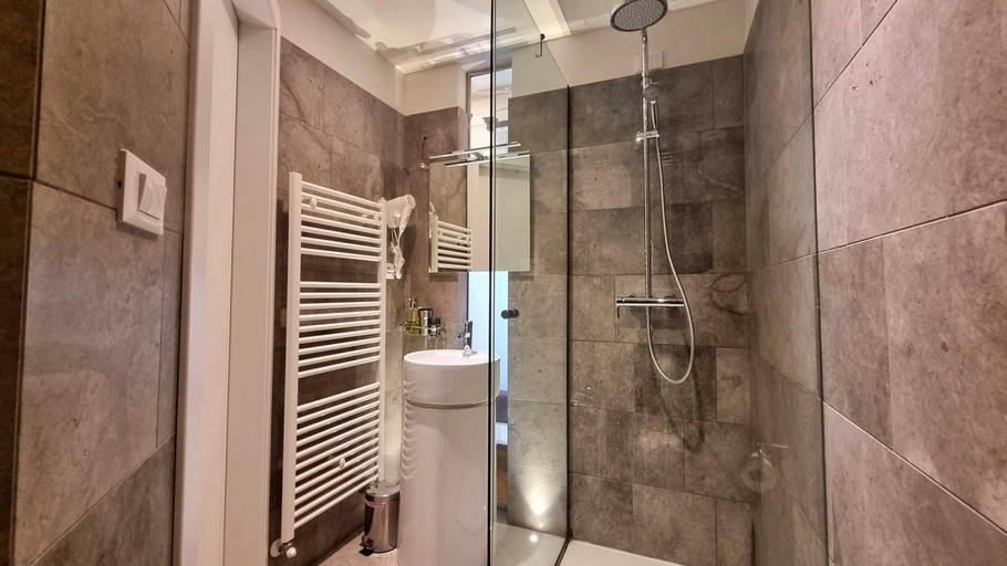 Others 3, Suites Le Saline, Trieste