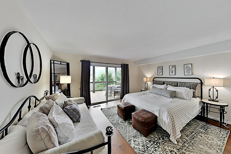 Bedroom 2, Young's Mountain Hideaway, Rutherford