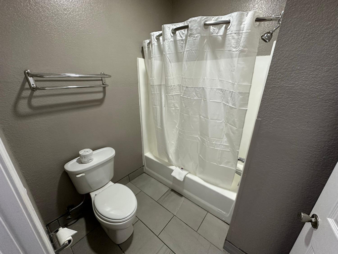 Bathroom 5, Motel 6 Alvarado, TX, Johnson
