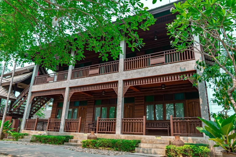 Exterior 3