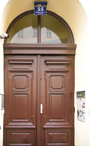 Exterior & Views 1, Cozy Studio Apartment near Naschmarkt & U4 Metro, Wien