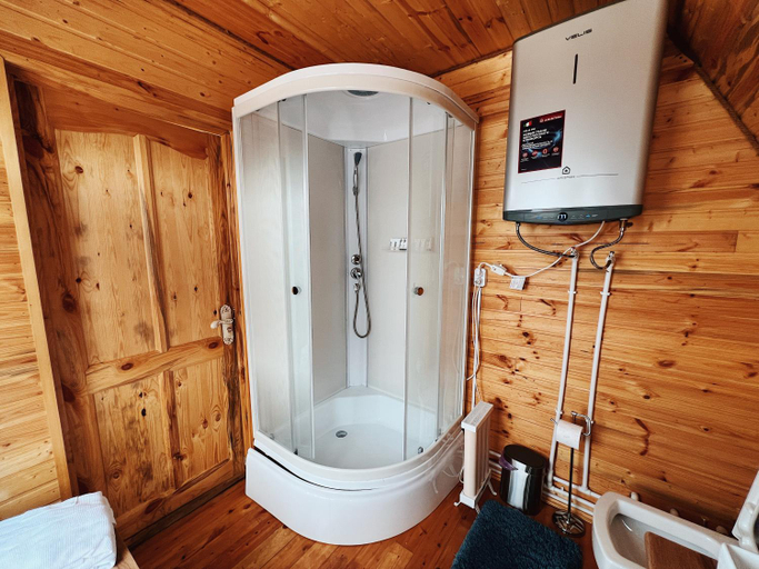 Bathroom, ALTO Cabins, Alamüdün