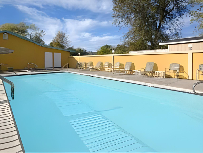 Others 4, Upper Lake Inn & Suites, Lake