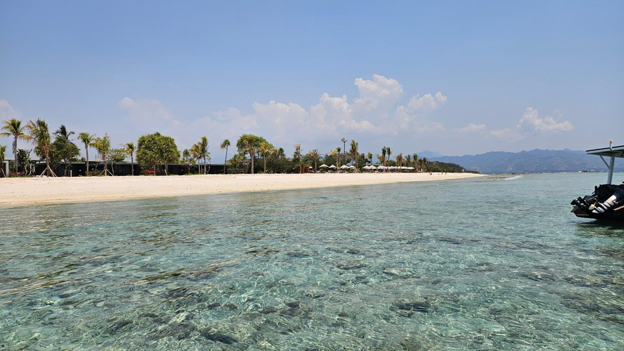 Others 3, Villa Aurora: 4 BR, Front Beach, Lombok