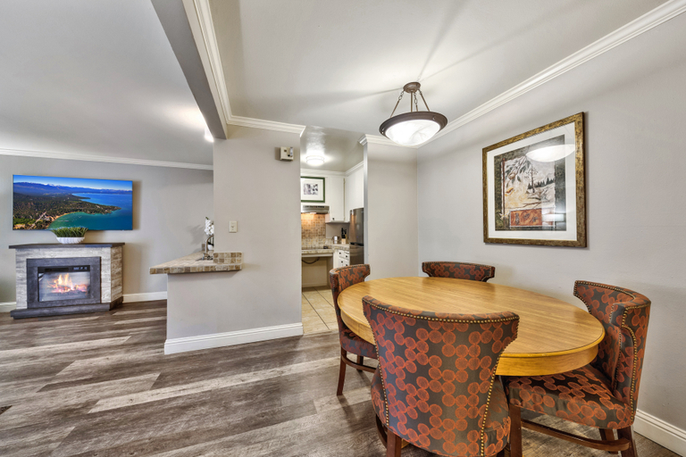 Dining Room 9