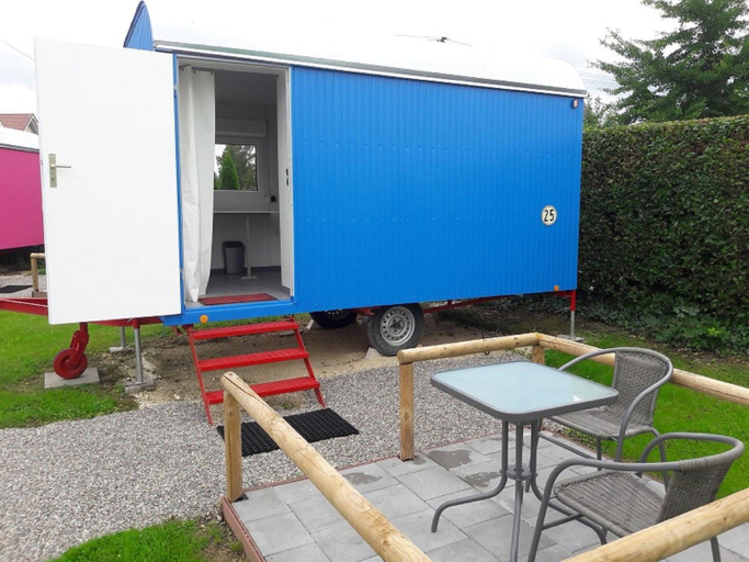 Others 3, "Nesthocker" Cafe-Snackbar-Pension-Bauwagencamp, Günzburg