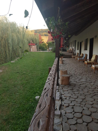 Others 5, Vila Sura Razoare, Albesti