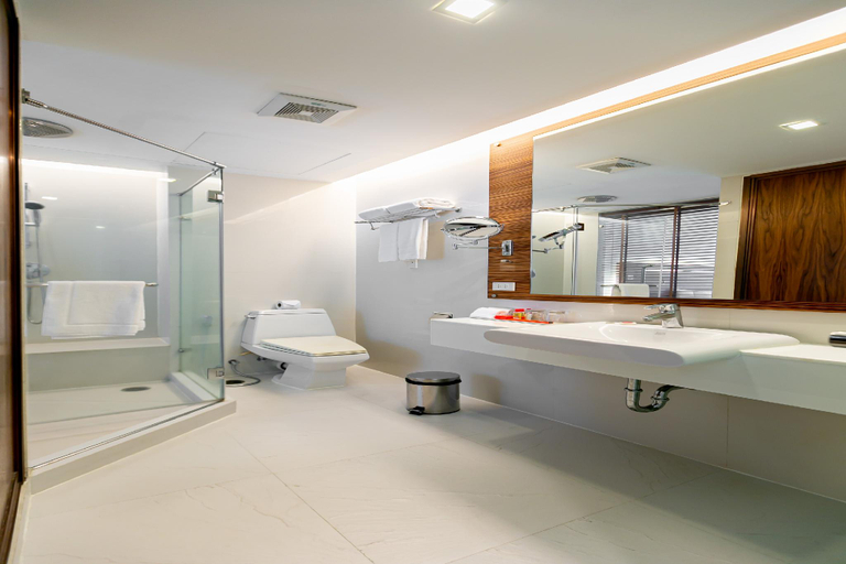 Bathroom 13