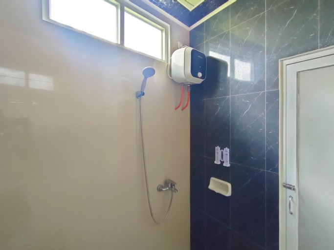 Bathroom 10