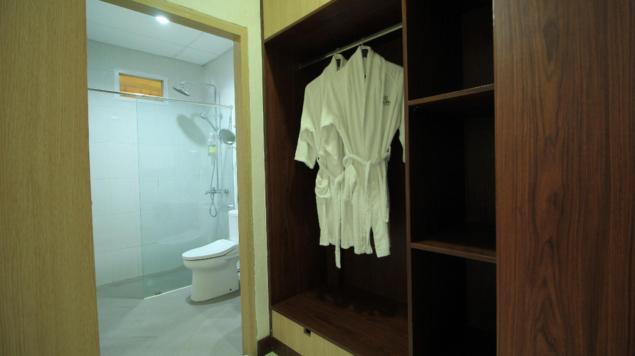 Bathroom 4
