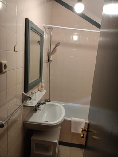 Bathroom 4, Quinta de Leandres, Manteigas