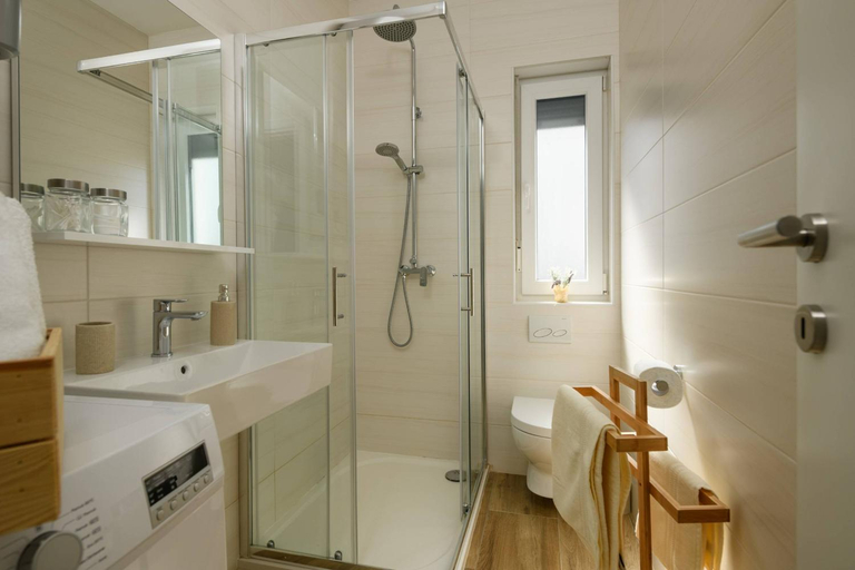 Bathroom 4, Villa Dora, Pula