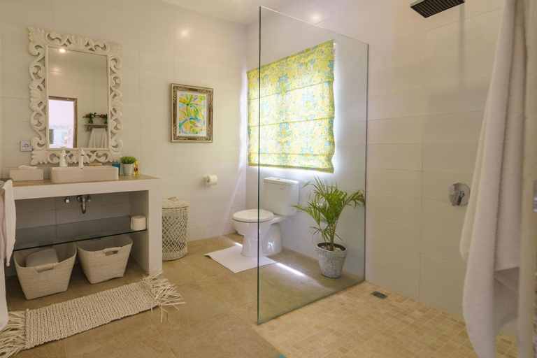 Bathroom 13