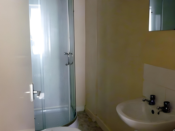 Bathroom 2, The AVON Hotel, Blackpool