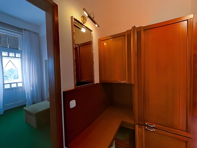 Bedroom 3, Duna Wellness Hotel, Baja