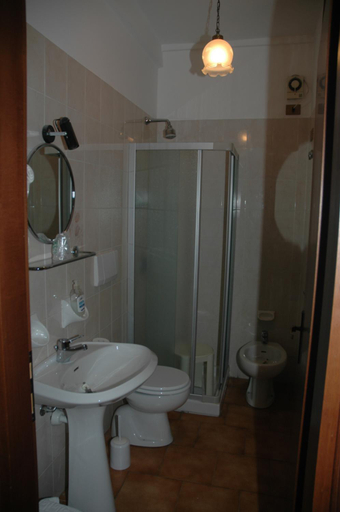 Bathroom 3, Hotel Valentino, Torino
