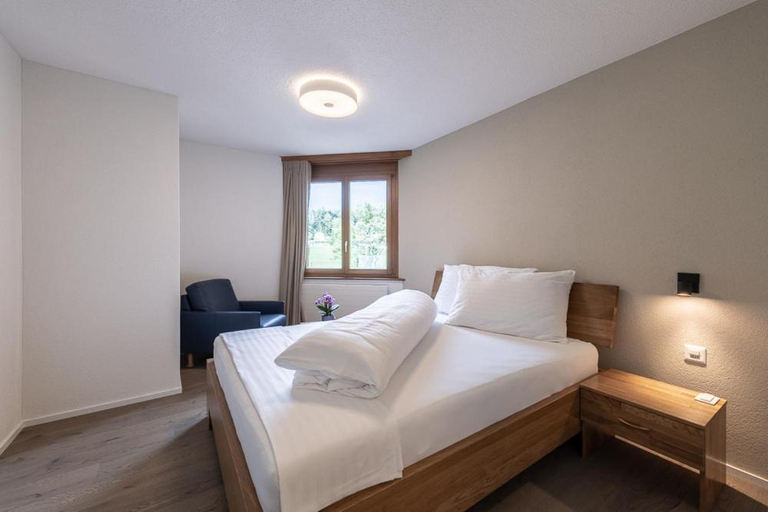 Others 3, Noah Hotel, Hinwil