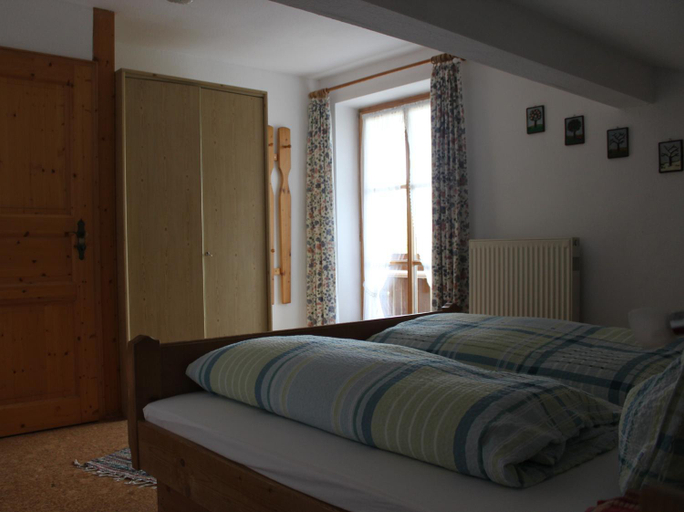 Bedroom 2, Gastehaus Kress - Chiemgau Karte, Traunstein