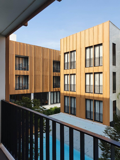 Exterior 10