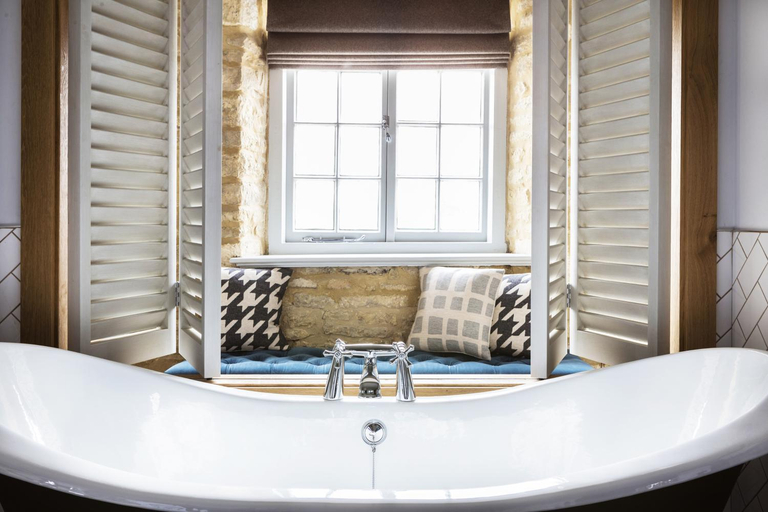 Bathroom, The Old Stocks Inn, Gloucestershire