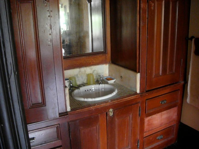 Bathroom 3, The Harlem Flophouse, New York