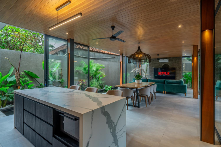 Food & Drinks, The Continental Modern Luxury 4 BR Villa in Seminyak Central, Badung