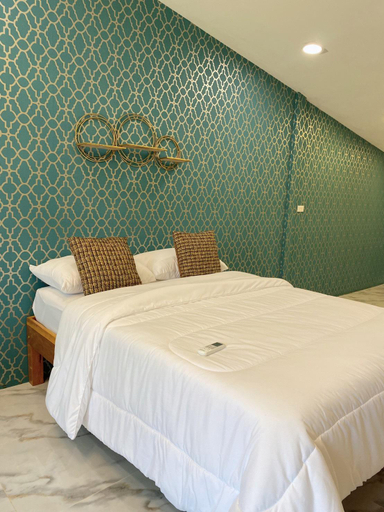 Others 5, Room Natawee Srinth, Na Thawi