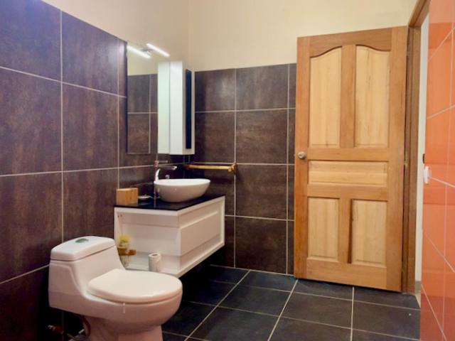 Bathroom 3, Va'a i te Moana