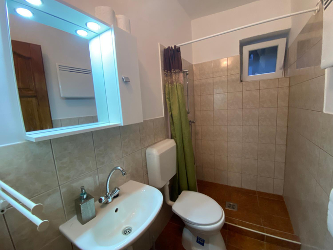 Bathroom 3, Nagymama Vendeghaza, Abaúj–Hegyközi