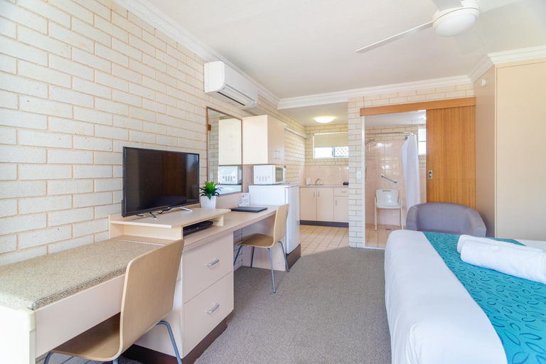 Bedroom 2, Santa Fe Motel and Holiday Units, Ballina