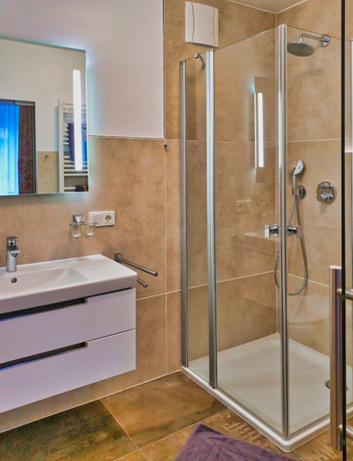 Bathroom 16