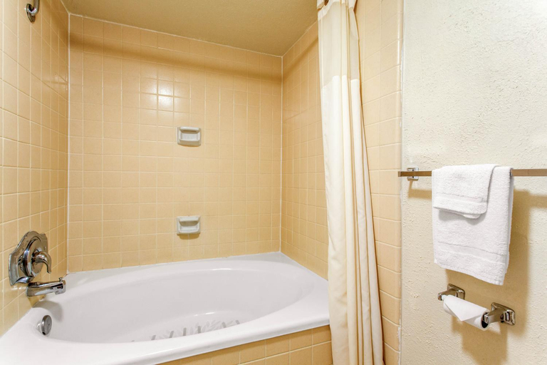 Bathroom 4, Quality Inn Stateline, Tooele