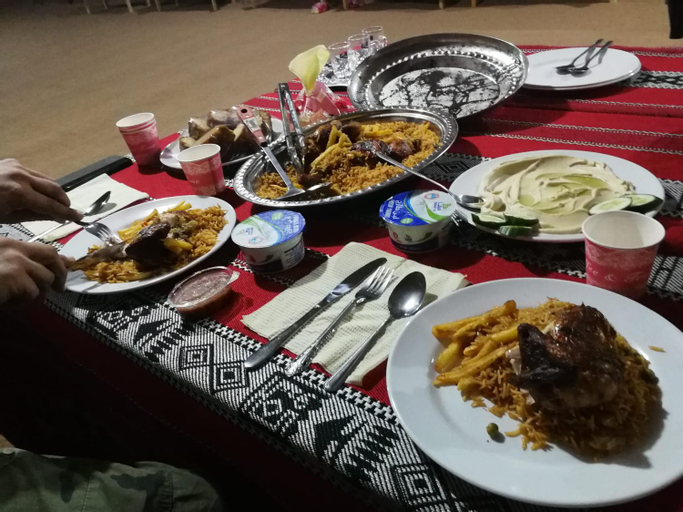 Food & Drinks