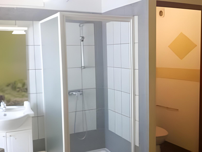 Bathroom 3, Hotel Restaurant le Mistral, Alpes-de-Haute-Provence