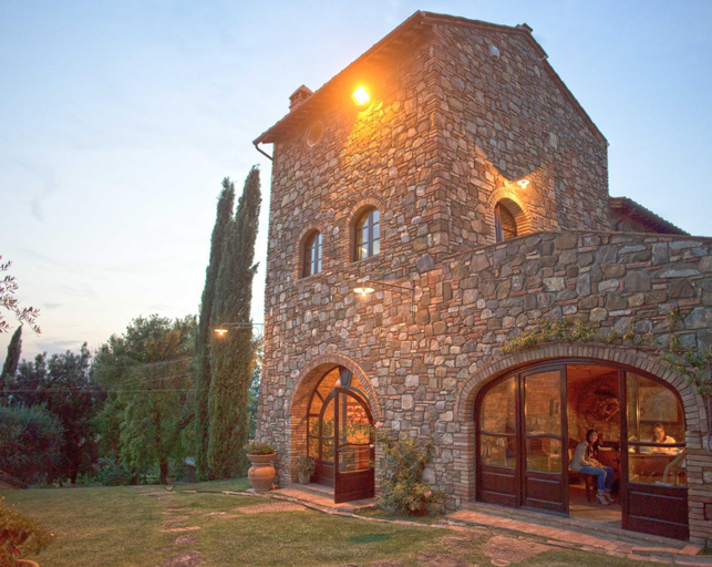 Exterior & Views